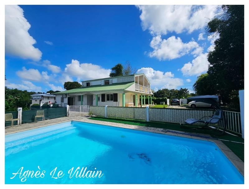 Maison - 182 m² - 9 pièces