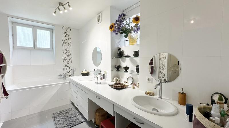 Appartement bourgeois - 184 m² - 4 pièces