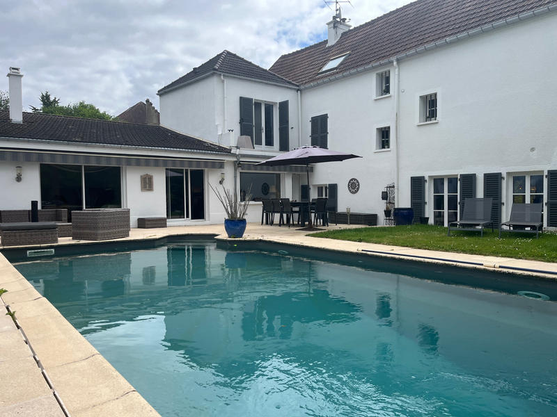 Maison - 250 m² - 7 pièces