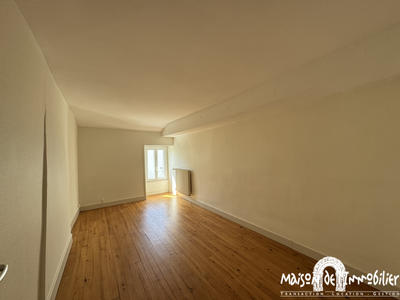 Maison - 93 m² - 4 pièces