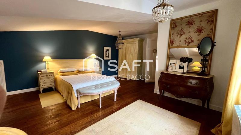 Maison - 296 m² - 9 pièces