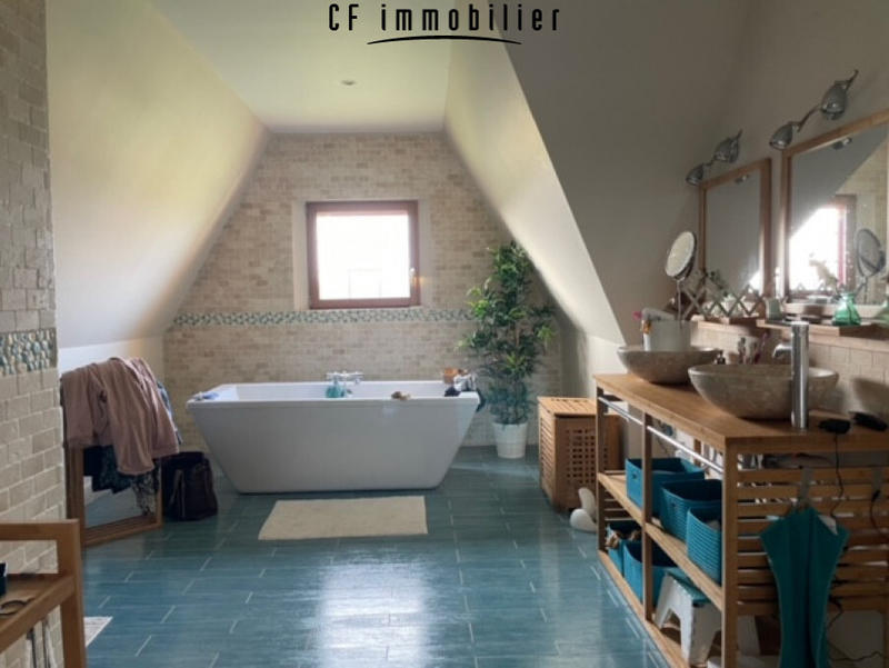 Maison - 215 m² - 6 pièces