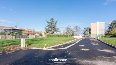 Terrain constructible - 701 m²