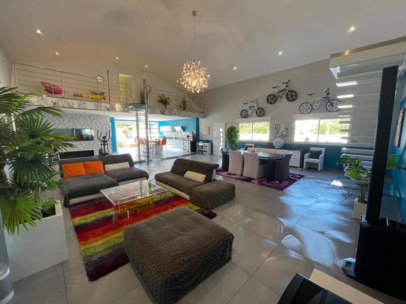 Maison - 251 m² - 4 pièces