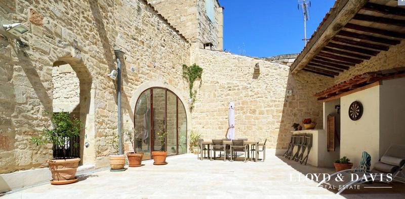 Maison - 436 m² - 14 pièces