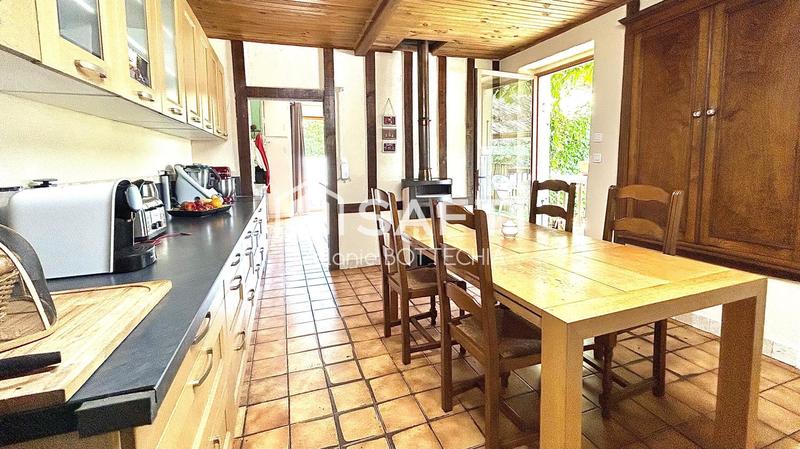 Maison - 264 m² - 10 pièces