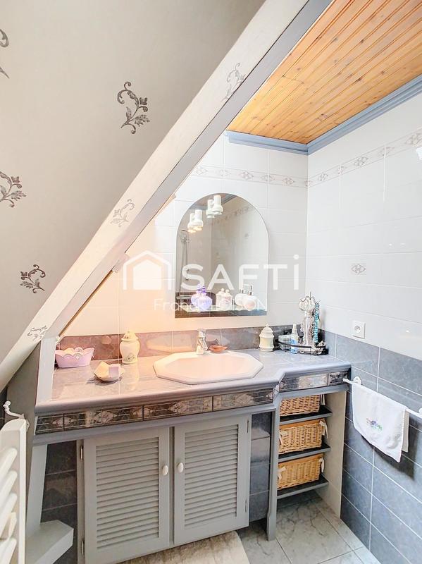 Maison - 220 m² - 11 pièces