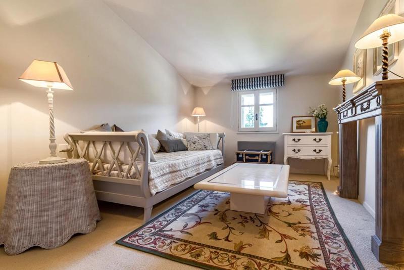 Propriété - 330 m² - 11 pièces