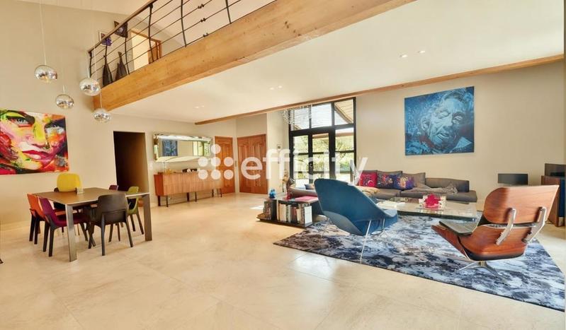 Villa - 300 m² - 7 pièces