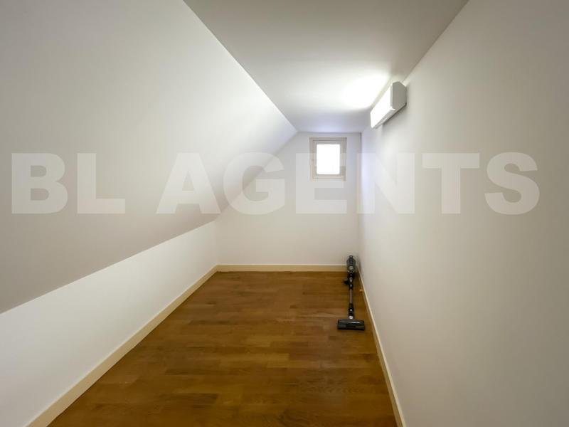 Maison de ville - 263 m² - 9 pièces