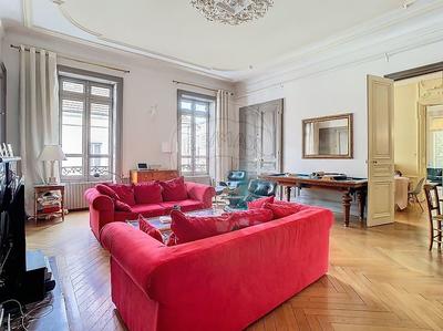 Appartement - 265 m² - 8 pièces