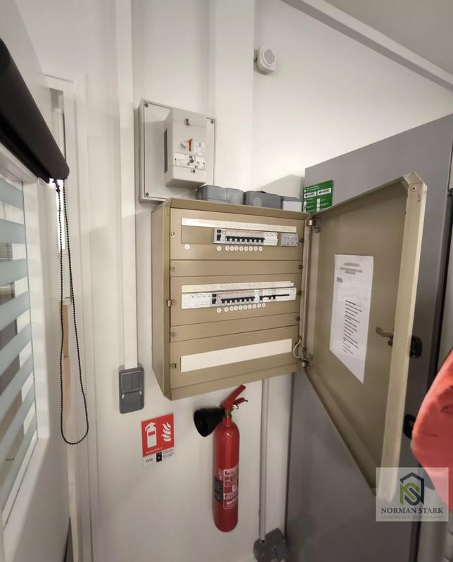 Local commercial - 4 pièces