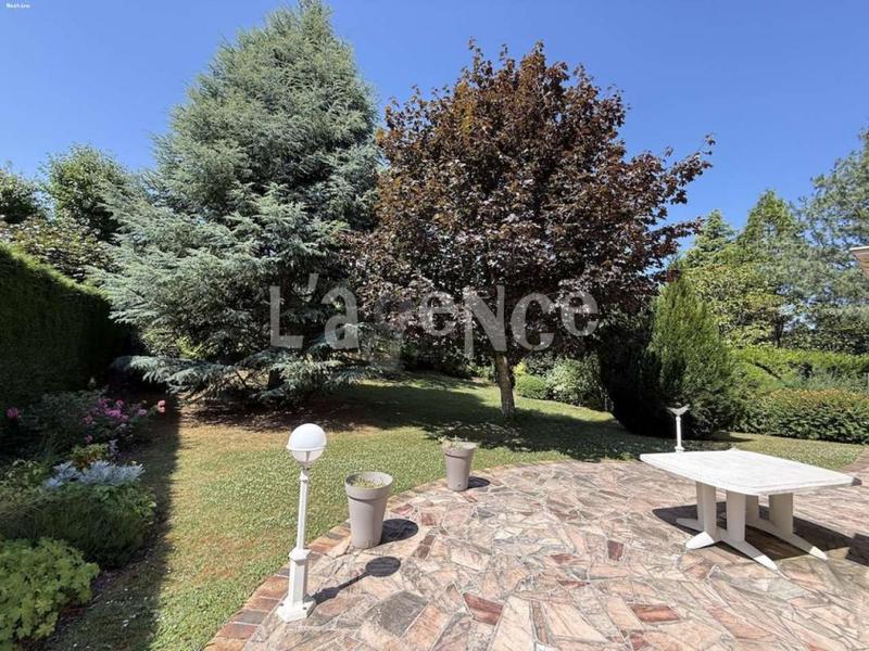 Maison - 165 m² - 8 pièces