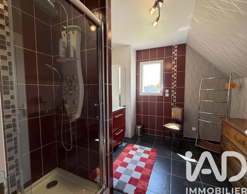 Maison - 220 m² - 8 pièces