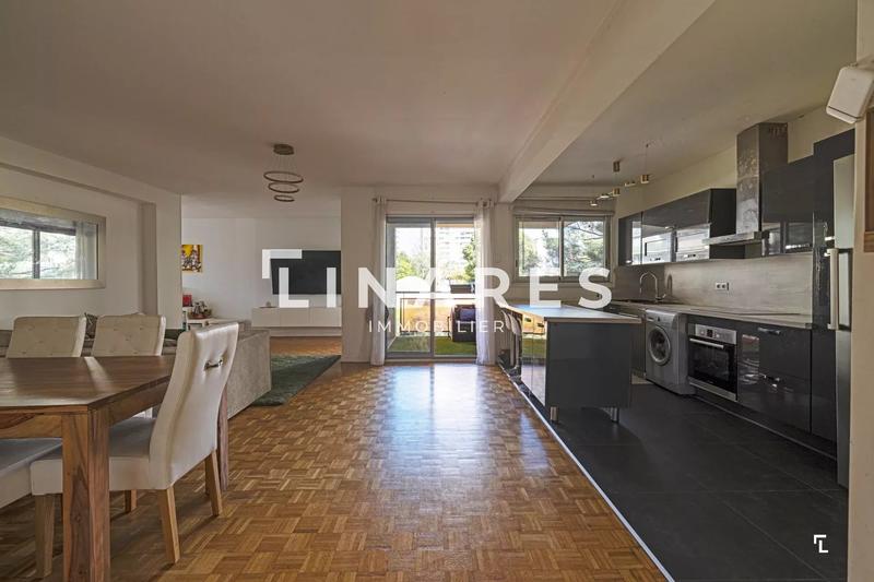 Appartement - 111 m² - 4 pièces