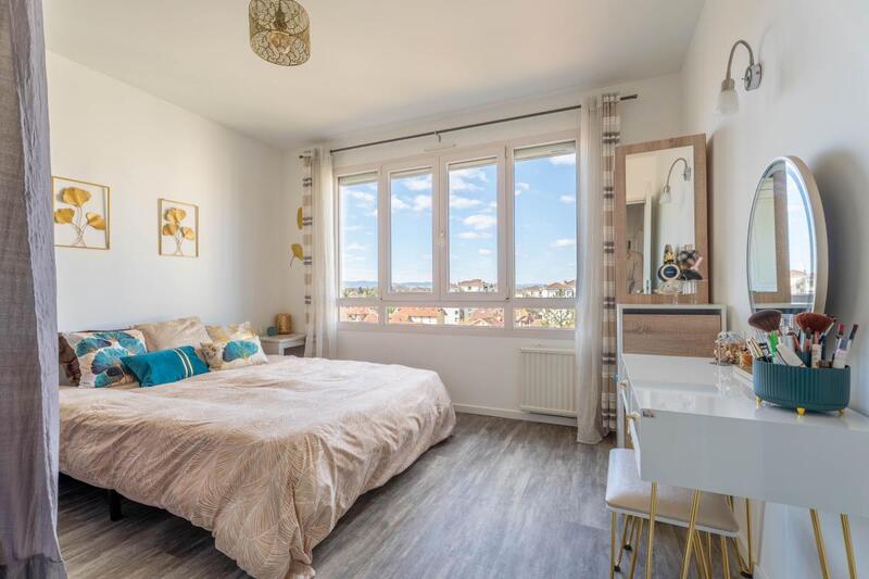 Appartement - 90 m² - 5 pièces