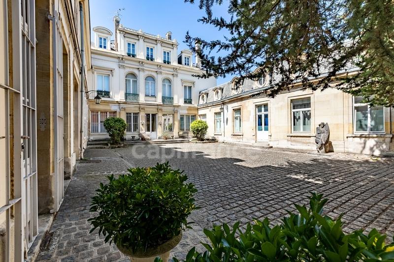 Appartement bourgeois - 260 m² - 6 pièces