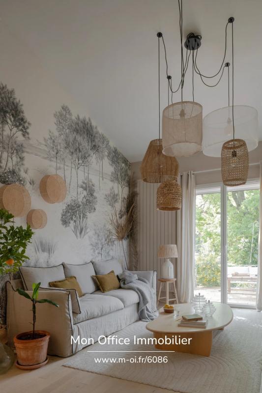 Maison - 230 m² - 8 pièces