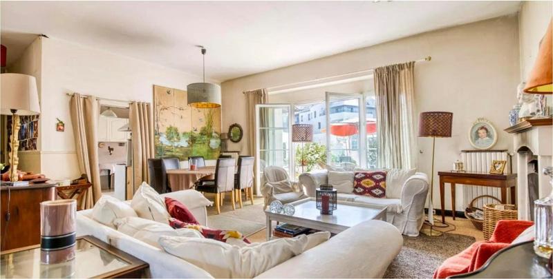 Maison - 220 m² - 9 pièces