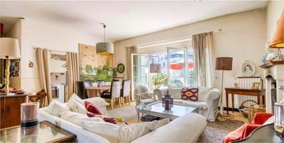 Maison - 220 m² - 9 pièces