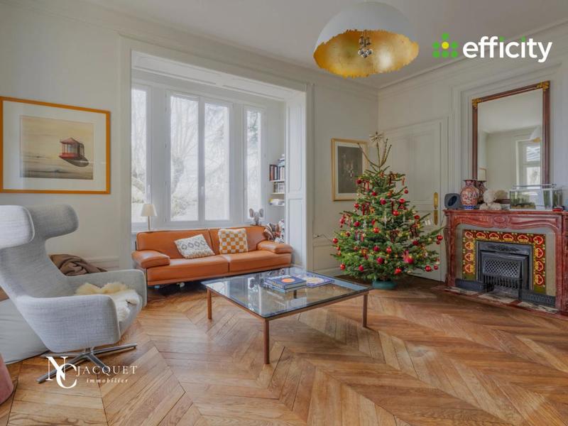 Demeure - 207 m² - 9 pièces