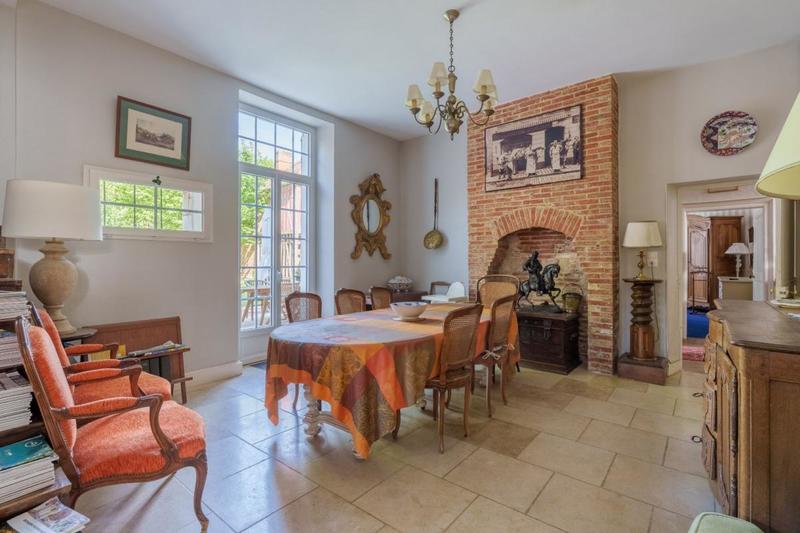 Demeure - 250 m² - 10 pièces