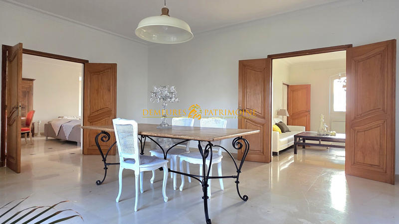 Maison - 246 m² - 6 pièces