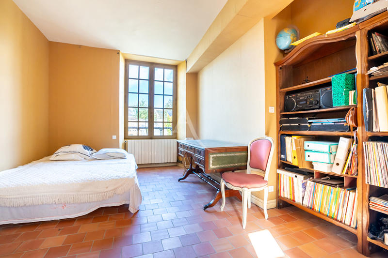 Maison - 304 m² - 10 pièces