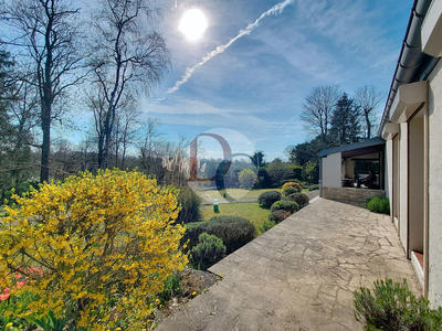 Maison - 340 m² - 9 pièces