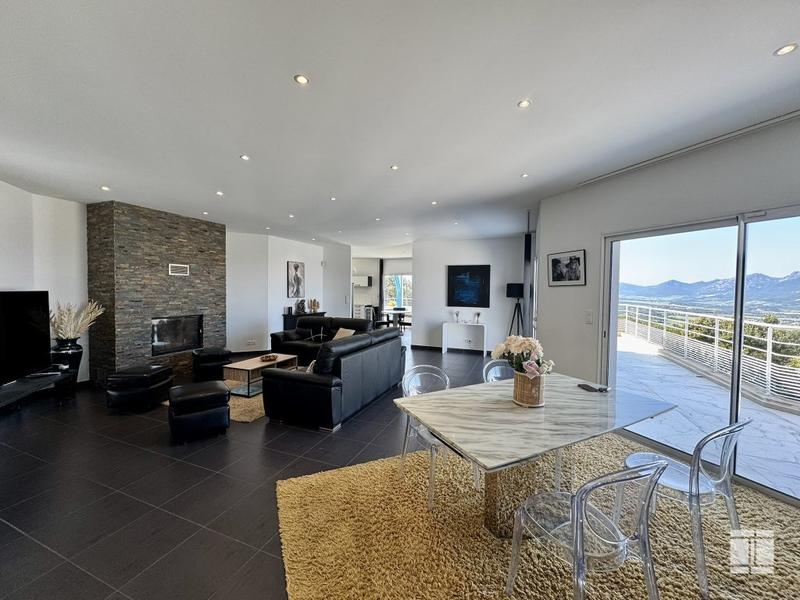 Villa - 185 m² - 5 pièces