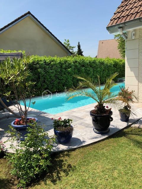 Maison - 222 m² - 10 pièces