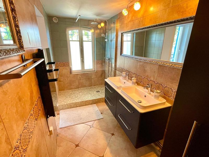 Maison - 209 m² - 7 pièces