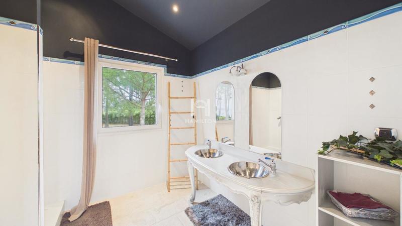 Villa - 230 m² - 7 pièces