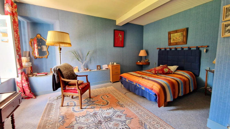 Maison - 237 m² - 8 pièces