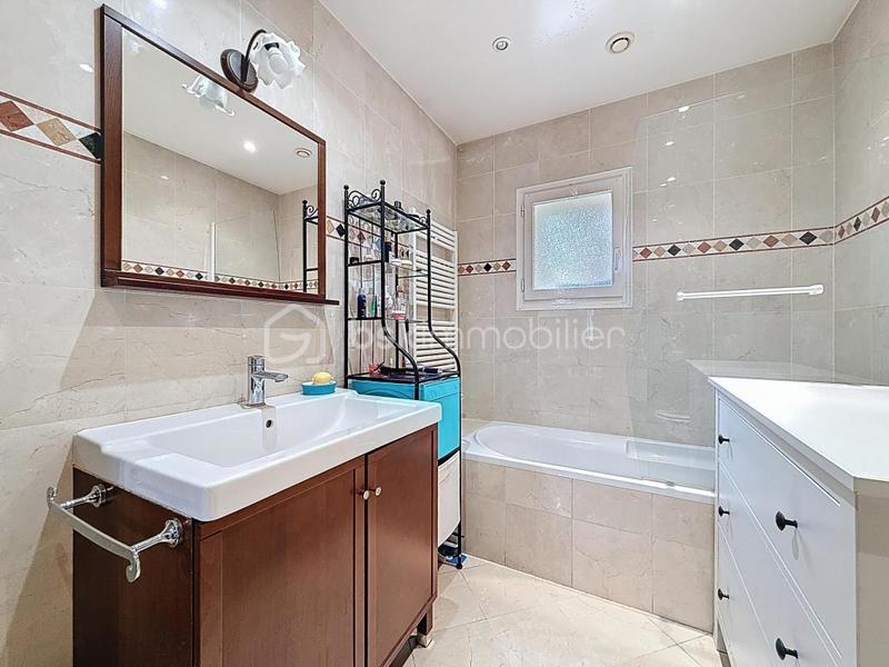 Maison - 104 m² - 5 pièces