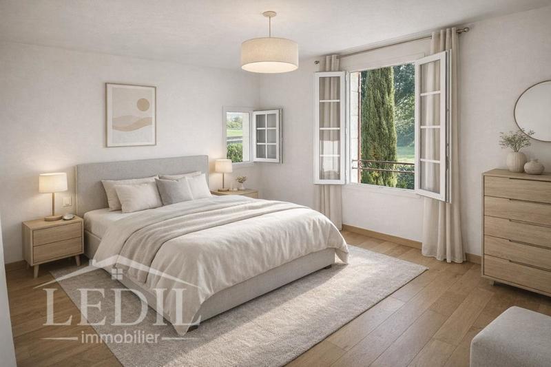 Maison - 220 m² - 7 pièces