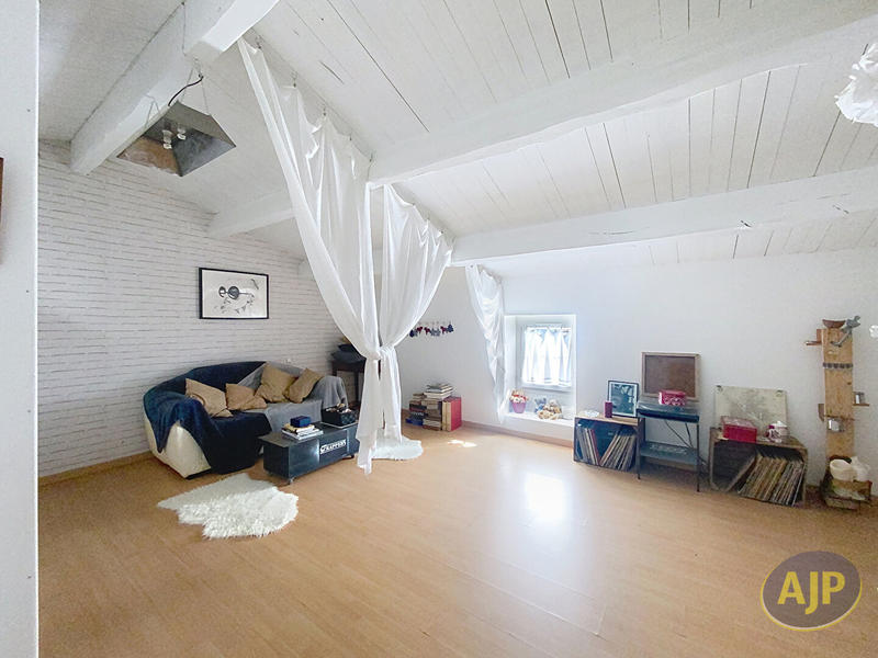 Maison - 213 m² - 5 pièces