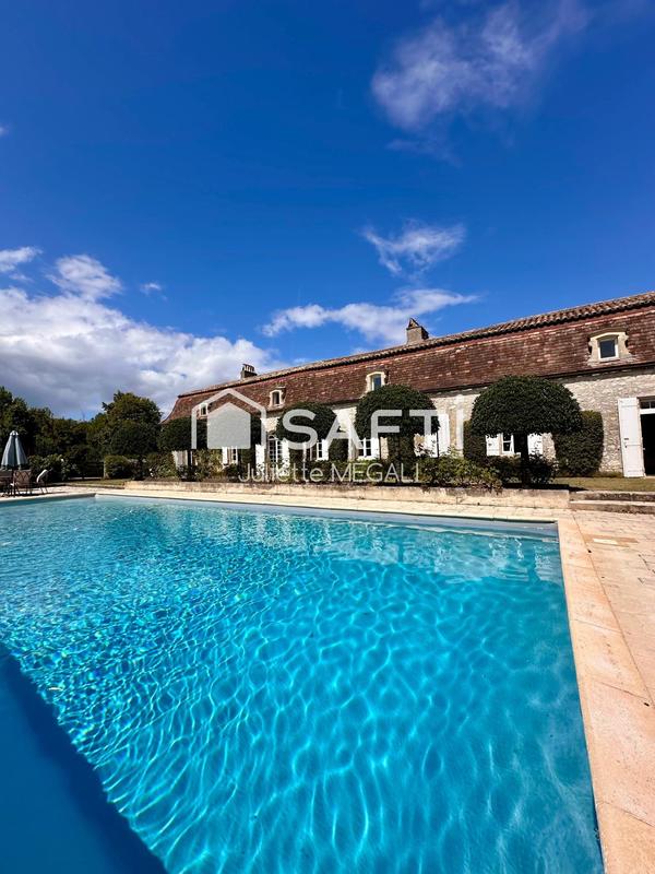 Maison - 550 m² - 16 pièces