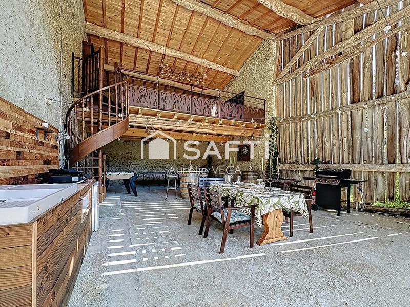 Maison - 275 m² - 7 pièces