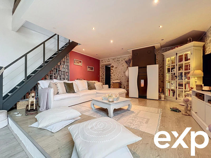 Maison - 285 m² - 8 pièces