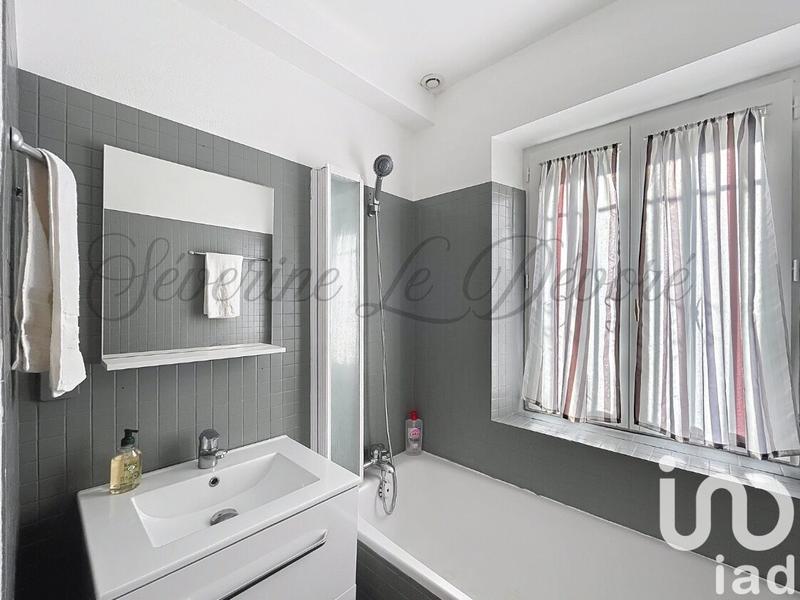 Maison - 215 m² - 9 pièces