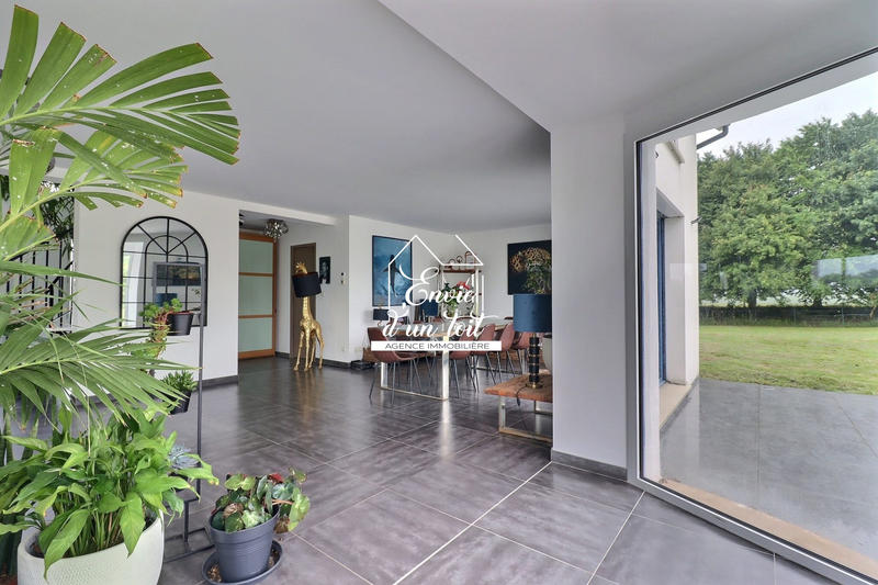 Maison contemporaine - 218 m² - 6 pièces