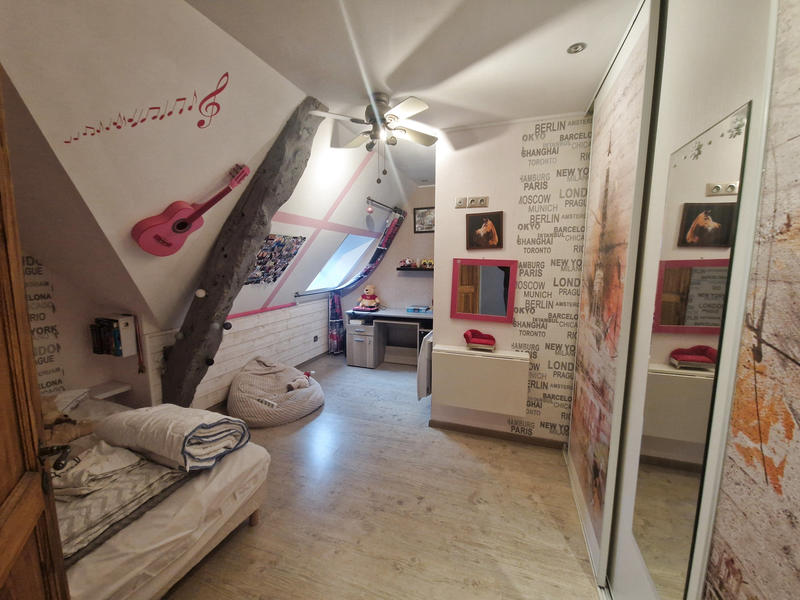 Maison - 223 m² - 7 pièces