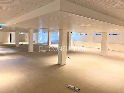 Bureau - 587 m²