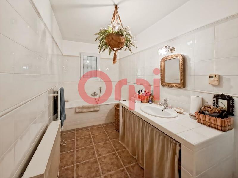 Maison - 198 m² - 6 pièces