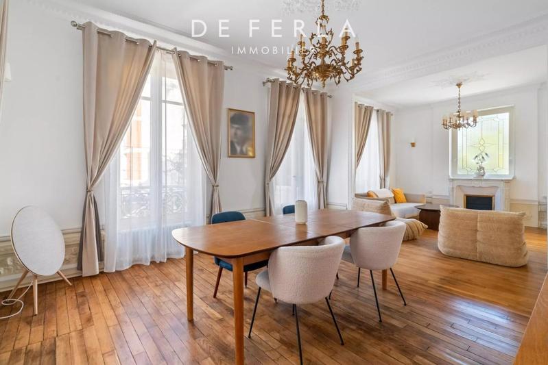 Château - 360 m² - 10 pièces