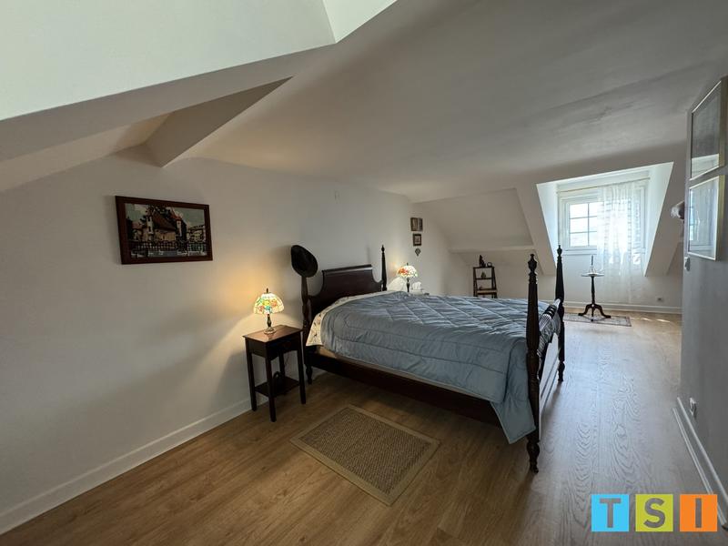 Maison - 365 m² - 7 pièces