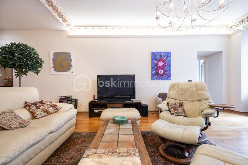 Appartement - 211 m² - 5 pièces