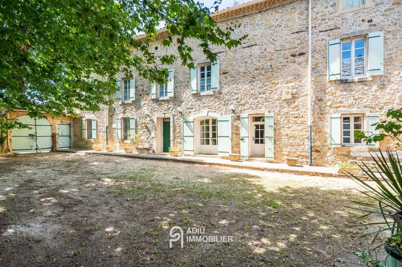 Mas - 635 m² - 20 pièces