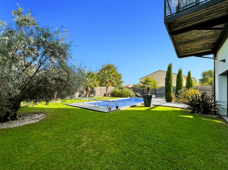 Maison - 233 m² - 7 pièces